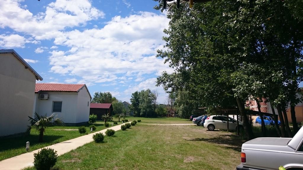 Beni Bungalows Ulcinj Bagian luar foto