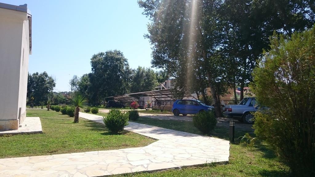 Beni Bungalows Ulcinj Bagian luar foto
