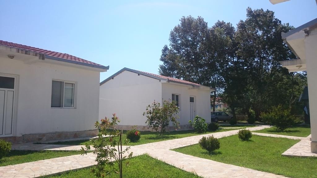 Beni Bungalows Ulcinj Bagian luar foto