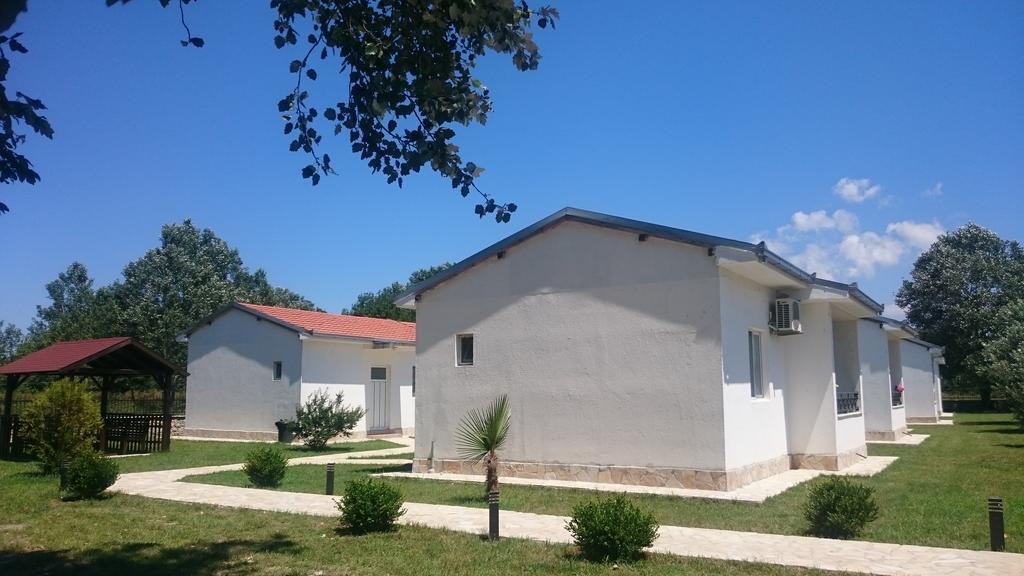 Beni Bungalows Ulcinj Bagian luar foto