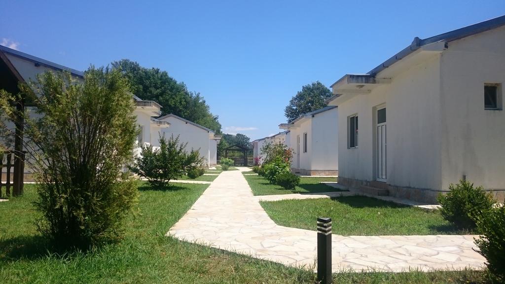 Beni Bungalows Ulcinj Bagian luar foto