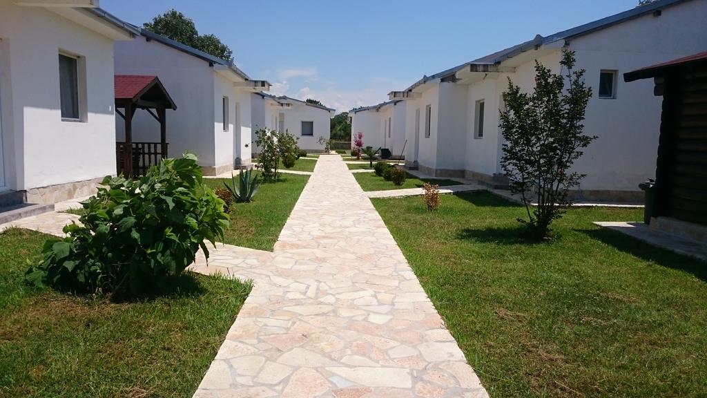 Beni Bungalows Ulcinj Bagian luar foto