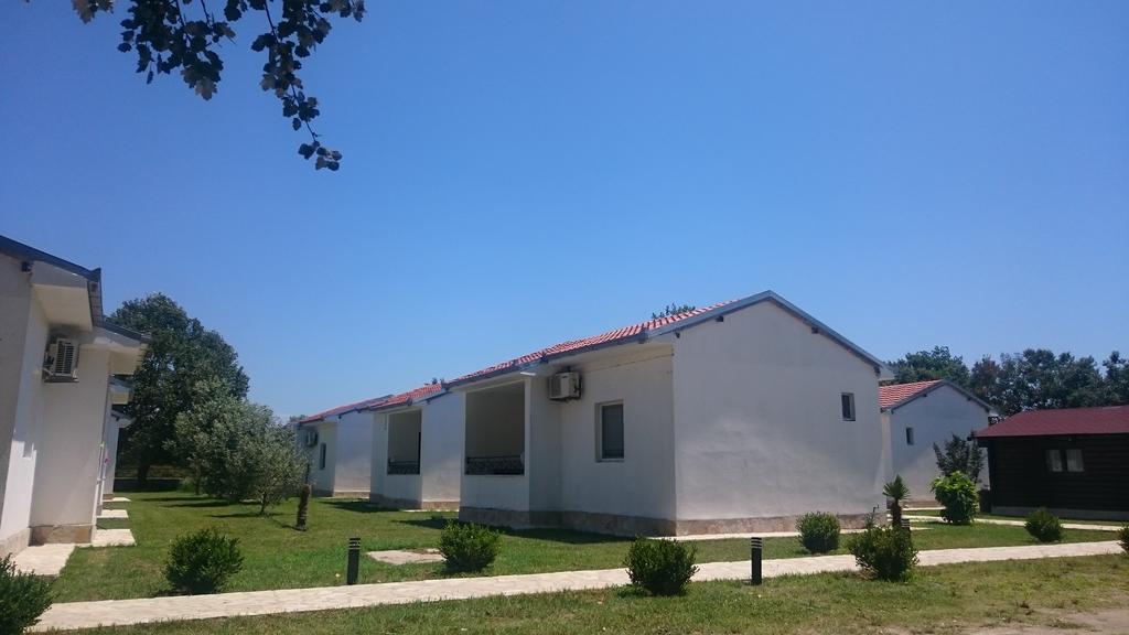 Beni Bungalows Ulcinj Bagian luar foto