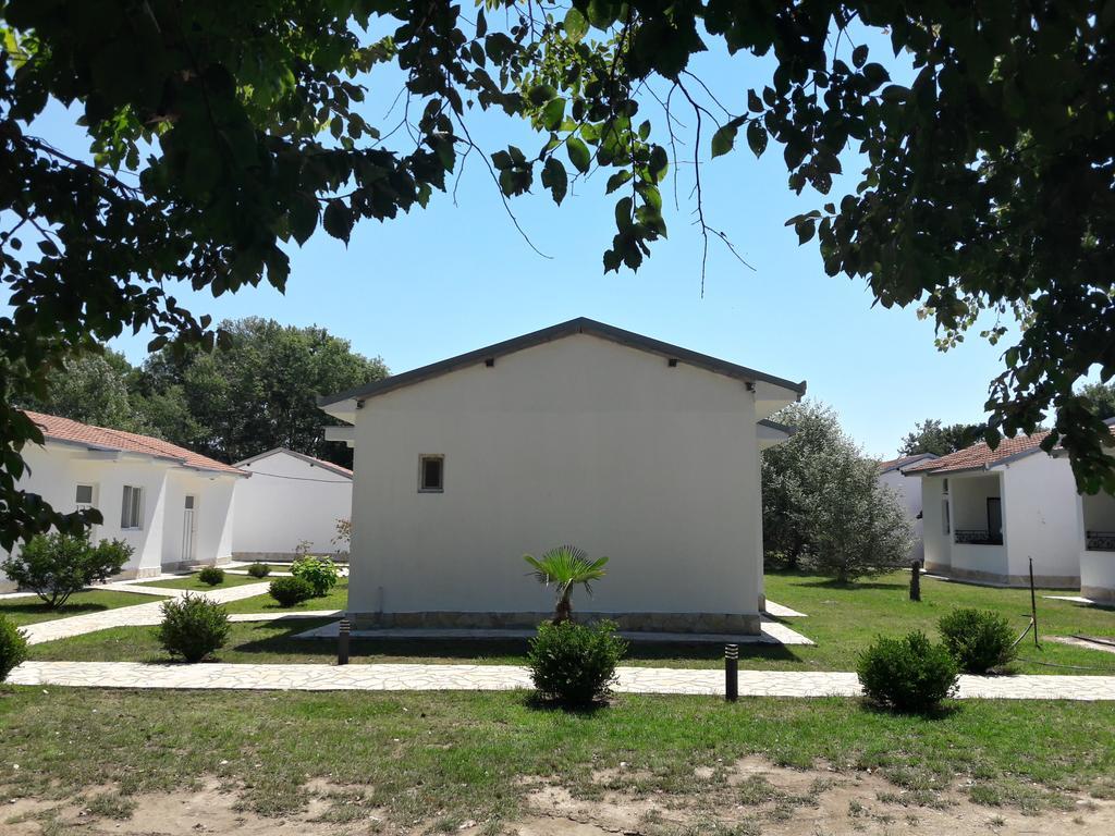 Beni Bungalows Ulcinj Bagian luar foto