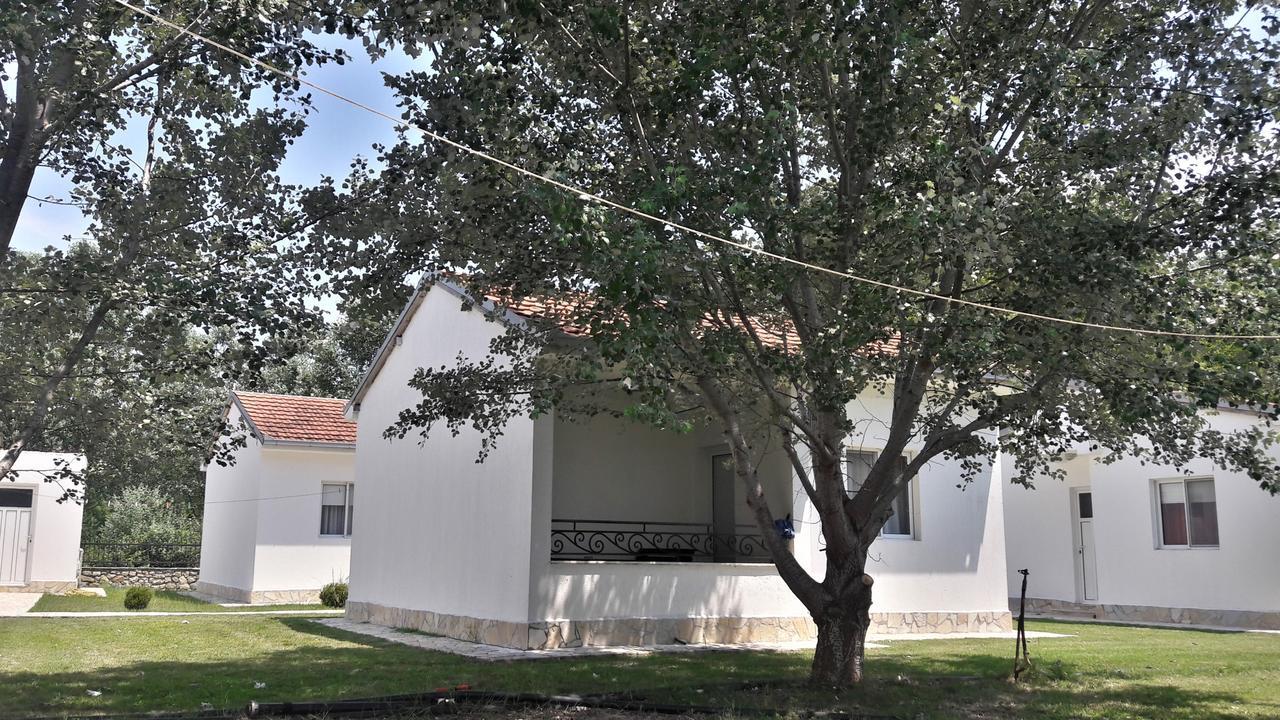 Beni Bungalows Ulcinj Bagian luar foto