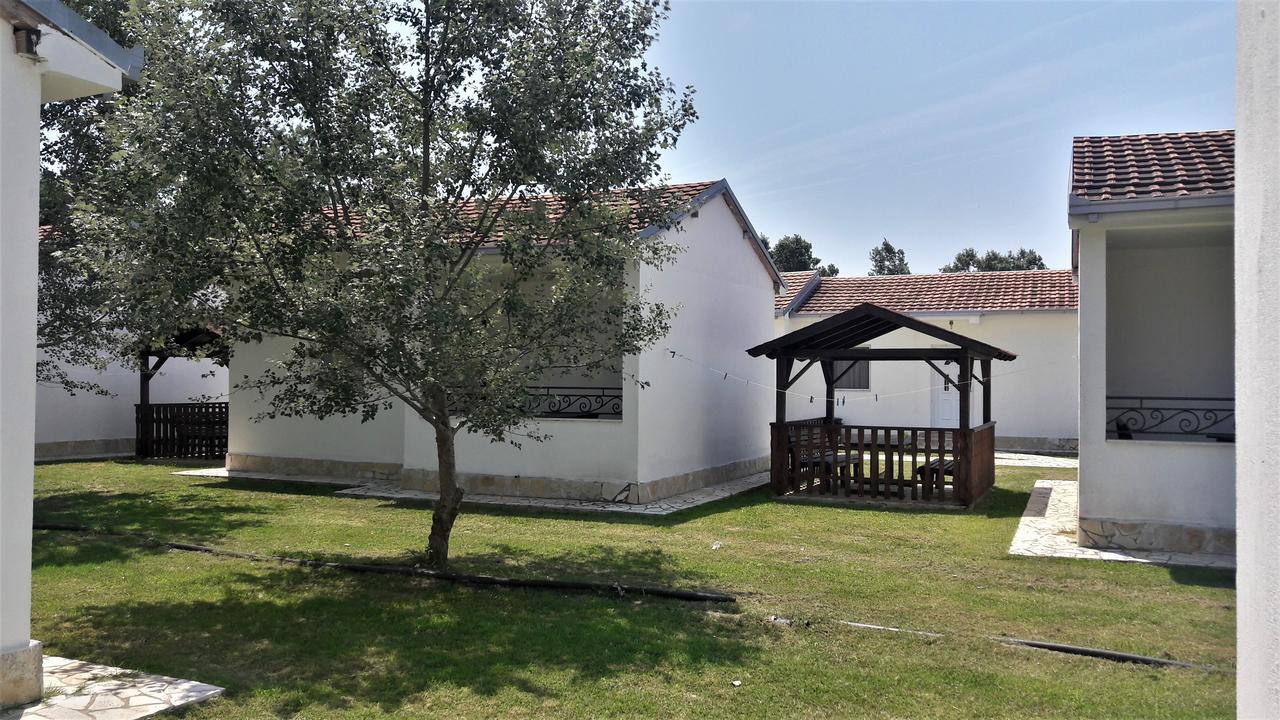 Beni Bungalows Ulcinj Bagian luar foto
