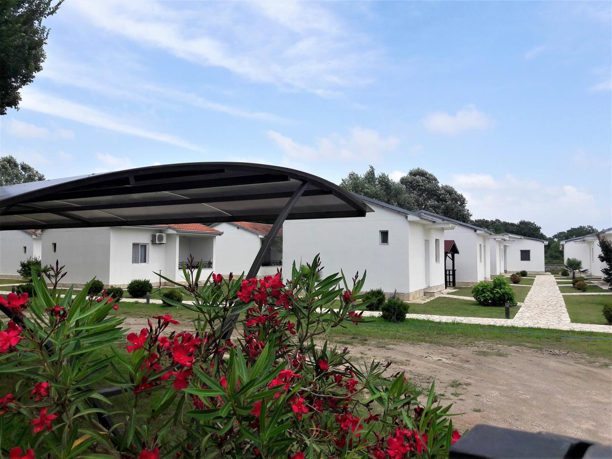 Beni Bungalows Ulcinj Bagian luar foto