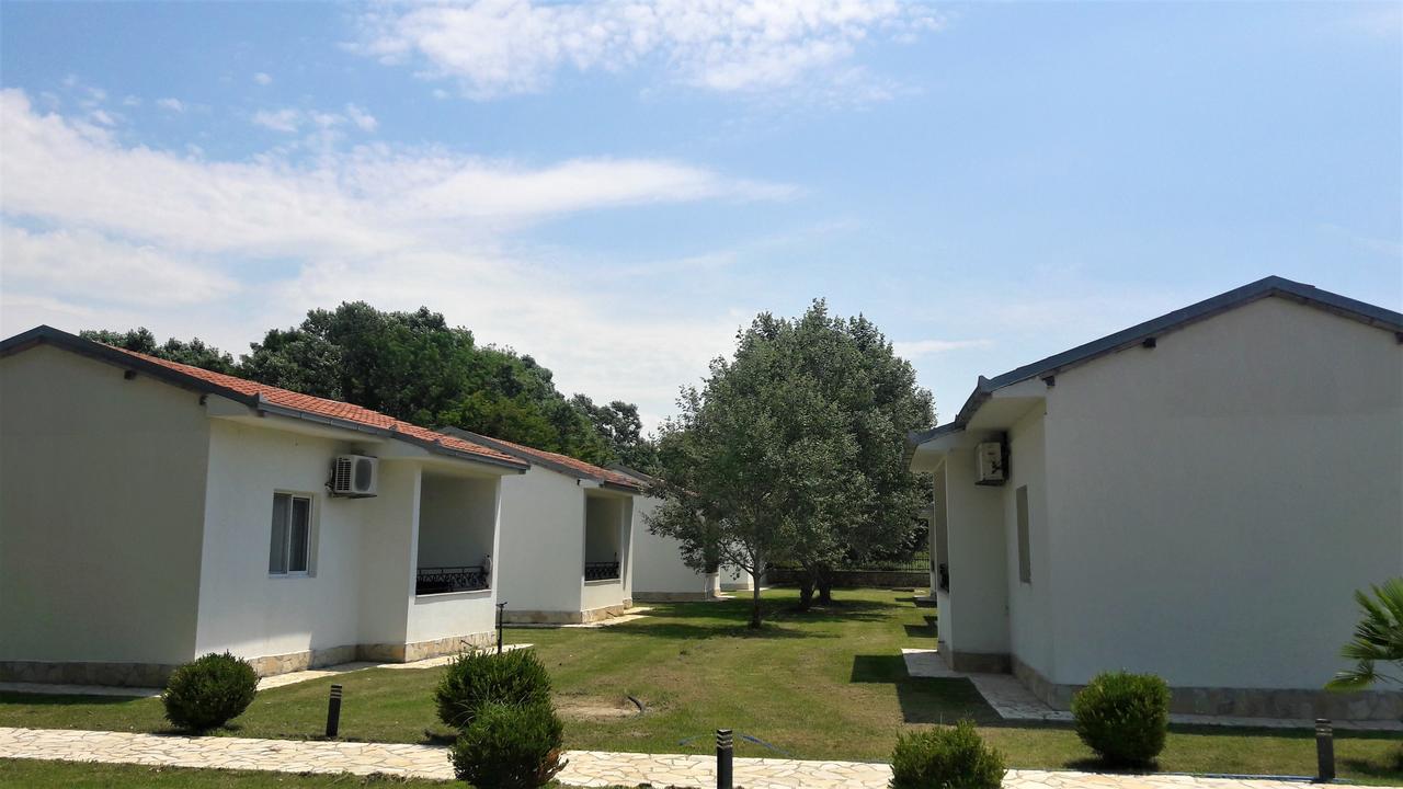 Beni Bungalows Ulcinj Bagian luar foto