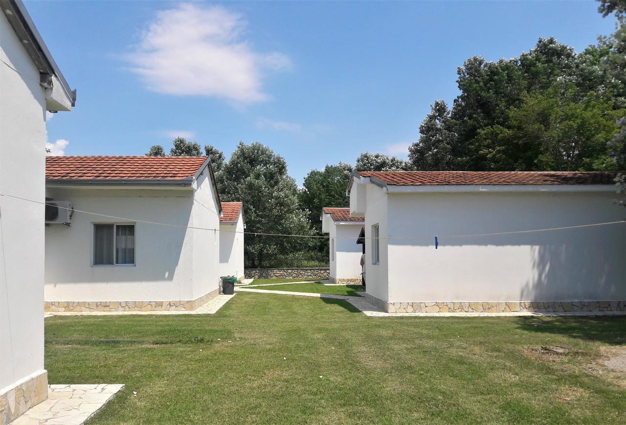 Beni Bungalows Ulcinj Bagian luar foto