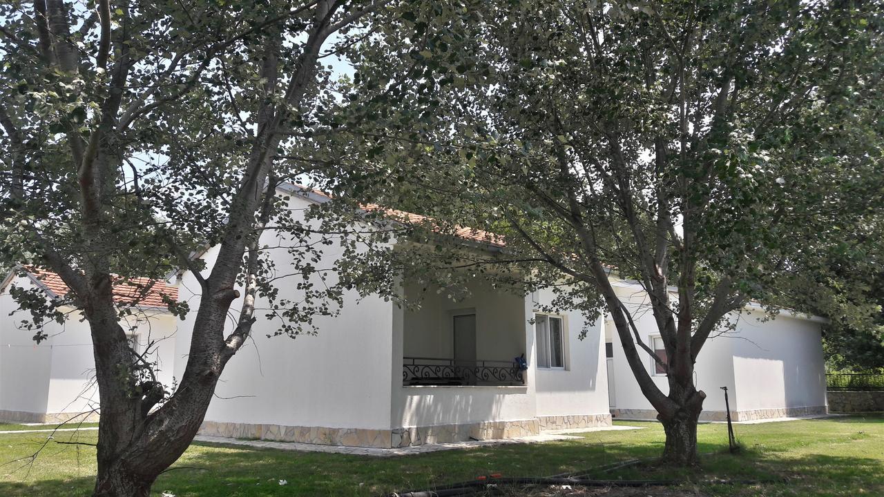 Beni Bungalows Ulcinj Bagian luar foto