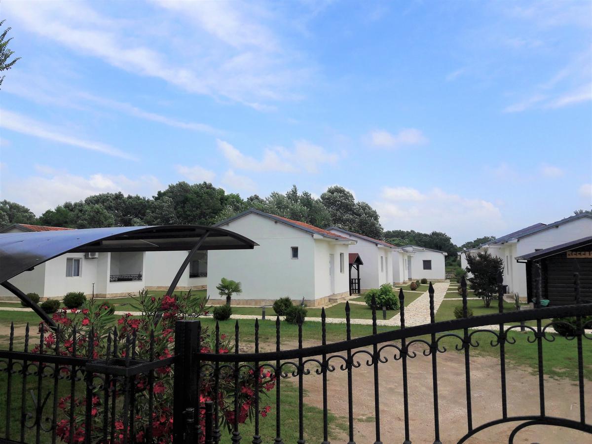 Beni Bungalows Ulcinj Bagian luar foto