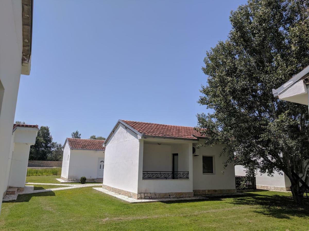 Beni Bungalows Ulcinj Bagian luar foto